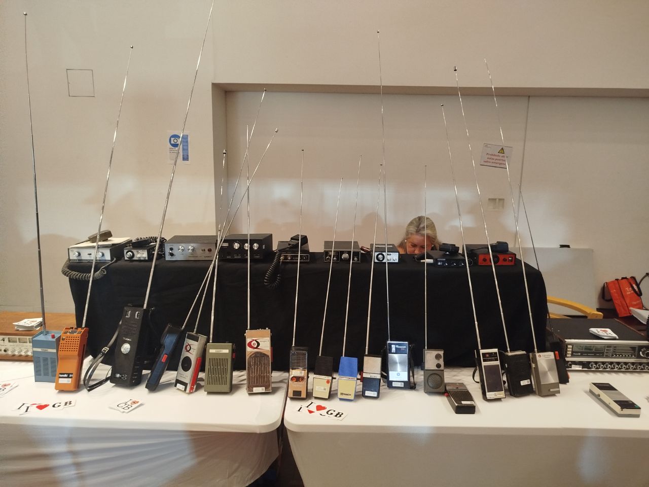 Exposición de equipos y emisoras en IberRadio 2026